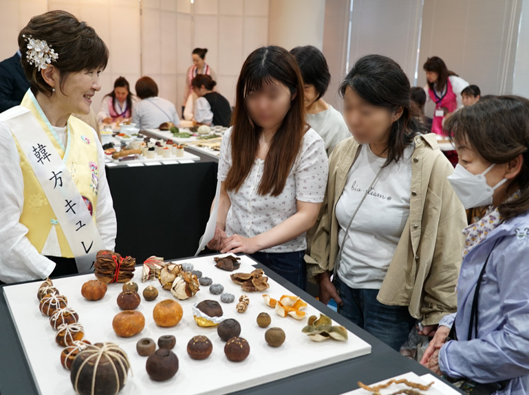 薬草文化展示の様子